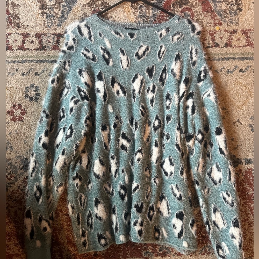 Super cute leopard fuzzy sweater top XXL